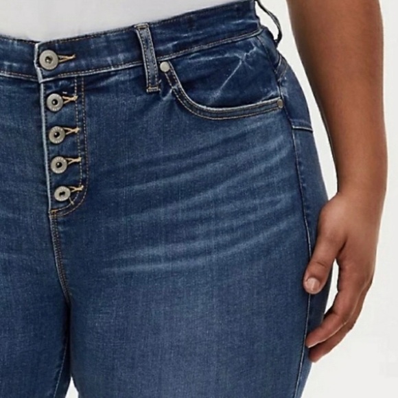 TORRID Jeans TUMMY CONTROL Bombshell Skinny Super Soft Plus Size 22 Regular NWT - Picture 3 of 5